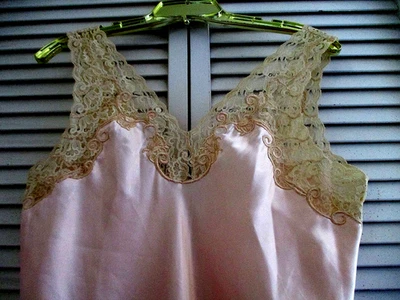 JONES NEW YORK NIGHTGOWN EMBROIDERED LACE FRONT STRAP S ATIN PEACH LARGE VTGE - Image 1 of 4
