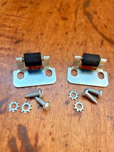 Chevy 1955-1957 guía de rodillos de ventana, exterior, par - NUEVO - Imagen 1 de 3