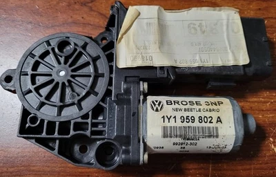 2003-10 Volkswagen Beetle Convertible Passenger Side Window Motor 1Y1959802A - Image 1 of 2