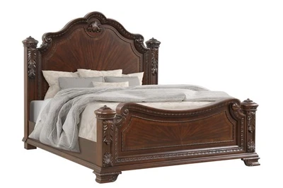 Cama Queen Estilo Tradicional con Intrincadas Tallas de Madera Hecha con Madera en Walnu Foto 1 de 4