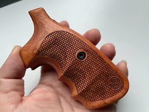 Checker Grip For S&W J , CHIEF SPECIAL, SQUARE BUTT Hard wood - Picture 1 of 9