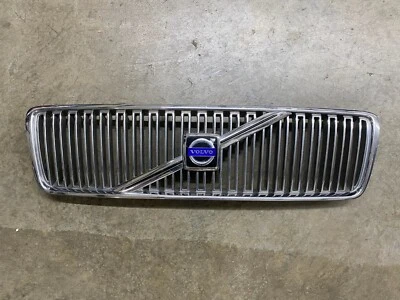 Parrilla superior del parachoques delantero Volvo S80 1998-2003 con insignia OEM Volvo 9178087 Foto 1 de 4