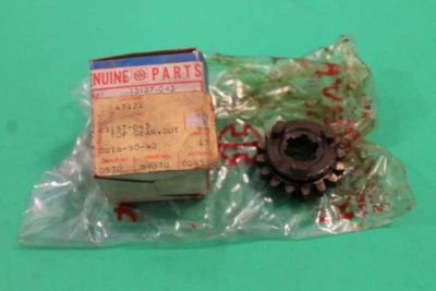 NOS Kawasaki KD125 KE125 Transmission Output Shaft Top Gear OEM #13137-043 Foto 1 de 4