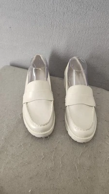 Mocassins femininos Old Navy 8,5 branco robusto plataforma slip on sapatos clássicos casuais - Imagem 1 de 4