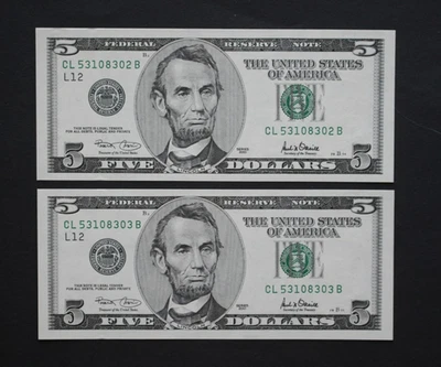 Two 2001 $5/San Francisco/Federal Reserve Notes/uncirculated/F-1988L/in sequence - Image 1 of 4