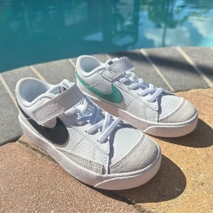 Brandneu Nike Blazer Low '77 Little Kids' Turnschuhe Größe 11c - Bild 1 von 11
