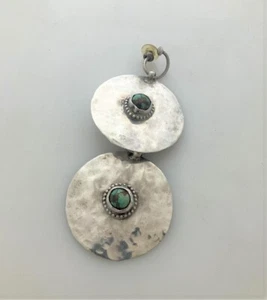STUNNING V. Wilson Modern Sterling Silver Hammered Disc & Turquoise Earrings WOW - Picture 1 of 5