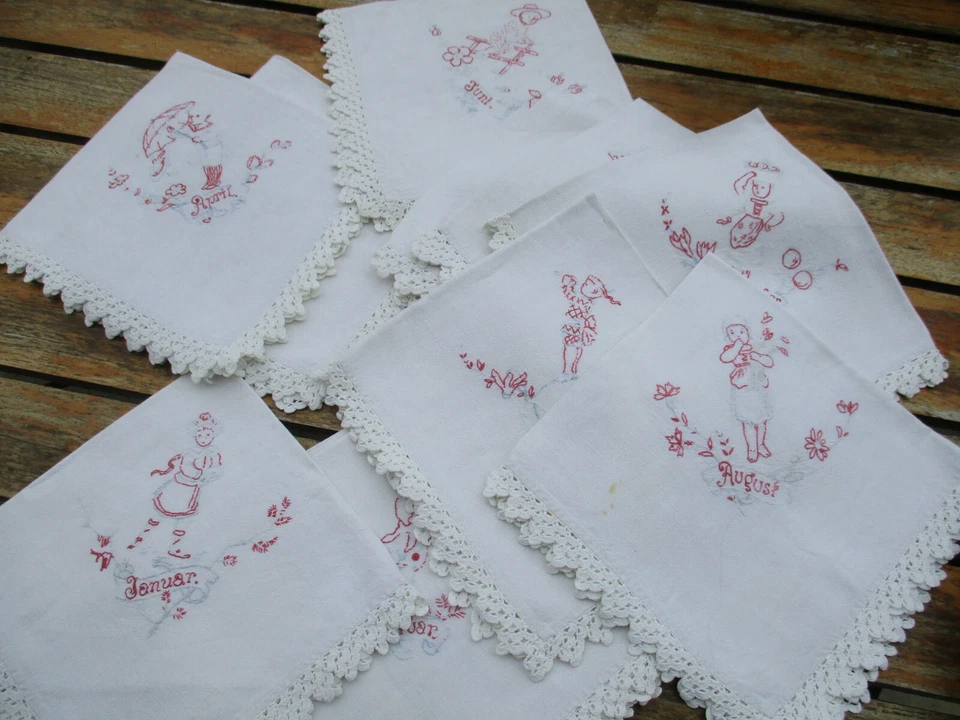 12 serviettes à thé anciennes fin XIXé brodées main enfants dentelle au crochet - Photo 1/4