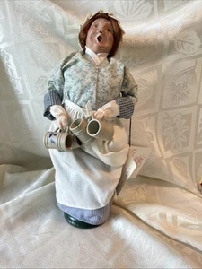 Byers Choice Carolers Williamsburg Tavern Woman Mugs Innkeepers Wife 2000 - Picture 1 of 9