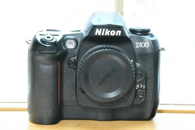 Cámara Nikon D100 DSLR usada probada con opción de limpieza de sensor Foto 1 de 4