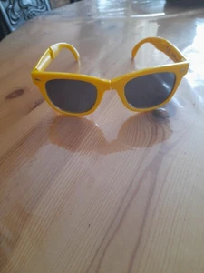 Foldable Sunglasses Yellow - Picture 1 of 5