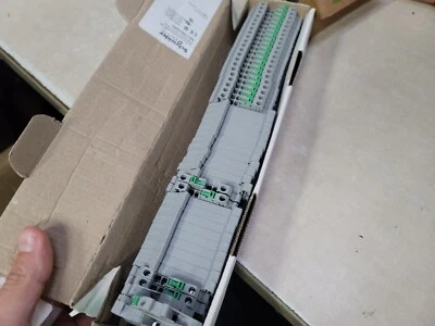 Box of 50 Schneider Electric NSYTRV42SC Linergy Terminal Knife Disconnect Block - Image 1 of 2