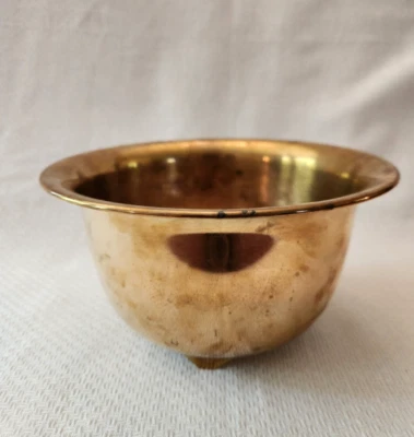 Maceta interior de latón vintage con patas de 8" de diámetro Foto 1 de 4