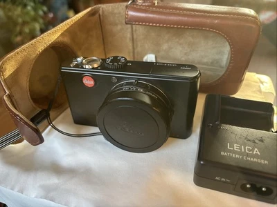 Leica D-LUX 3 Compact Digital Camera with leather case, battery, charger and SD. - Image 1 of 4