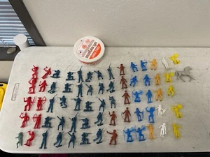 (66) Vintage Plastic Army Men, Soldiers, Indians, Cowboys MPC & Others - Picture 1 of 12