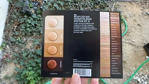 BOBBI BROWN "WEIGHTLESS" FOUNDATION SPF15 SAMPLE CARD - Bild 1 von 2