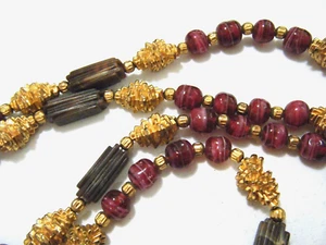 Vintage Retro 60s Necklace Cranberry Art Glass Molded Horn Gold Pinecone Beads - Picture 1 of 4