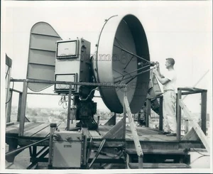 1960 Press Photo Radar Antenna Weather Station Cambridge Massachusetts - Picture 1 of 2