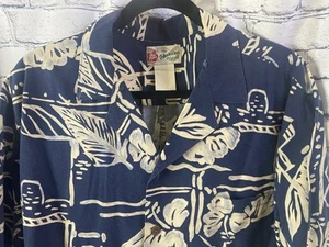 HILO HATTIE Vintage Mens HAWAIIAN Authentic, Size M, Navy Blue Floral Pattern - Picture 1 of 4