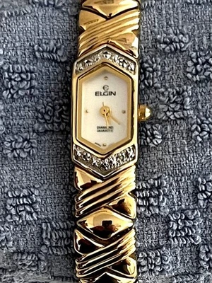 Vintage LADY ELGIN DIAMOND QUARTZ Gold Tone Wristwatch 5J242-017 NEW Battery - Image 1 of 4