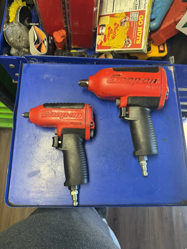 "Pistolas de impacto de aire Snap-on 3/8"" y 1/2""" Foto 1 de 4
