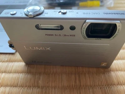 Fotocamera digitale Panasonic DMC FP8 scatola argento inclusa con kit batteria - Immagine 1 di 4
