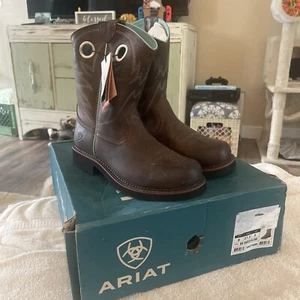 NIB Ariat Fatbaby WOMENS  Western Cowgirl Boots Round Toe  10021608 Size 6 - Picture 1 of 4