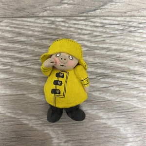 Vintage Clay Brooch Pig Rain Rain Go Away Lehman Anthropomorphic Yellow Raincoat - Picture 1 of 2