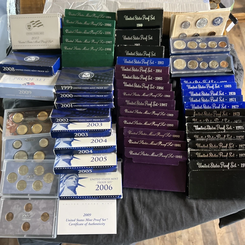 1965-2012 US Ment Proof Sets 47 Years Uncirculated - Image 1 of 3