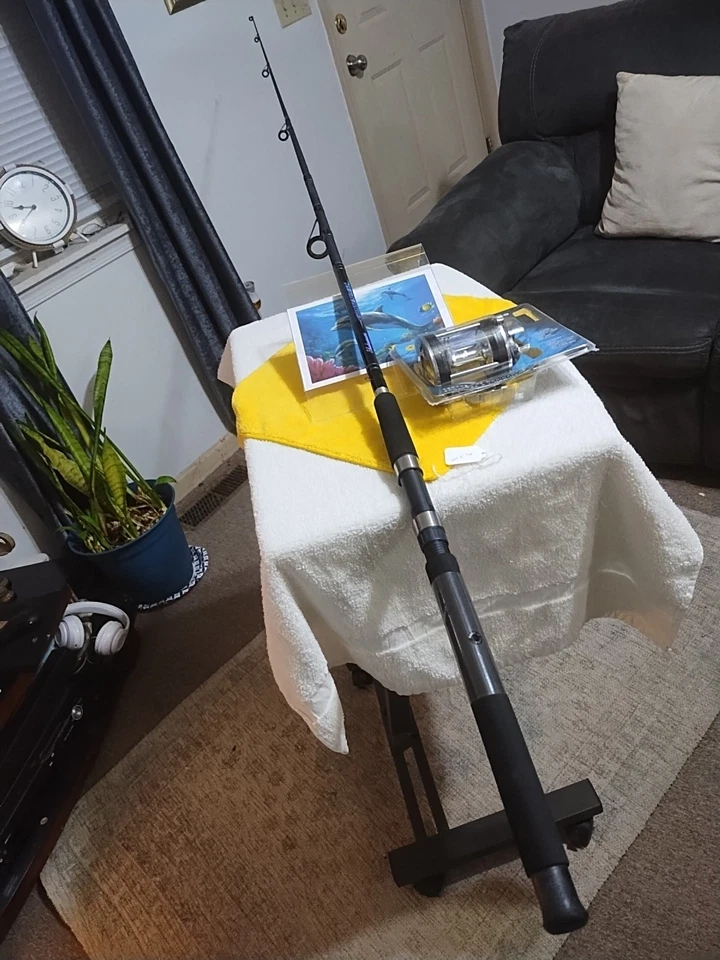 New Trolling Fishing Rod Contender 7' Med 20-25lb And Reel Calypso Blue Fin - Image 1 of 4
