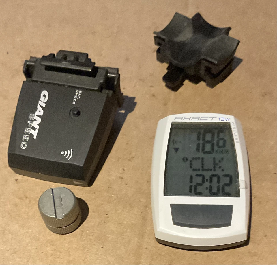 Giant 13W wireless bicycle computer universal mount bike speedometer - Image 1 of 2