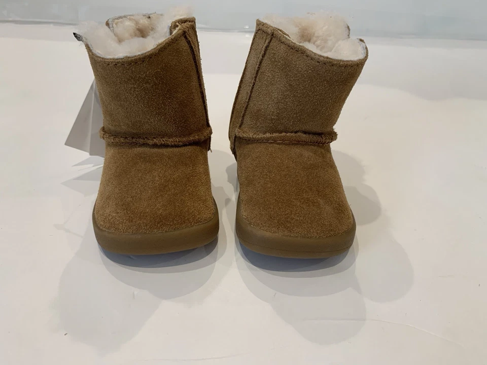 Botas UGG Infantiles Castaño, Talla 0/1 Foto 1 de 4