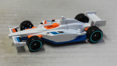Hot Wheels 2011 IndyCar Oval Course Race Car bianco multipack esclusivo sport motoristici - Immagine 1 di 4