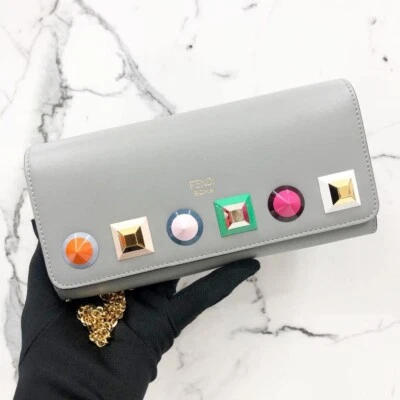 Cartera FENDI Liberty Azul Claro Colorido Tachuelas Cuero Cadena Auténtica Nueva con Etiquetas Foto 1 de 4