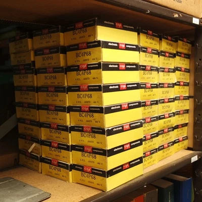 60 condensadores CDE 0,68 MFD 400 VDC Cornell Dubilier BC4P68 12 cajas 5/caja nuevos Foto 1 de 4