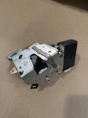 2000 BMW 528i — привод защелки замка передней правой двери от оригинального производителя - Изображение 1 из 4