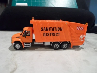 HO Scale Vehicle Railroad Diorama Walthers ? Sanitation District Garbage Truck - Image 1 of 4