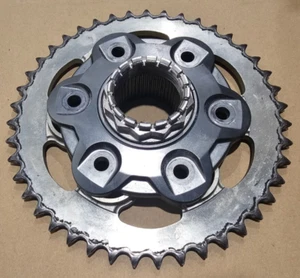 DUCATI PANIGALE V2 REAR SPROCKET T43 #49411852AA - Foto 1 di 9