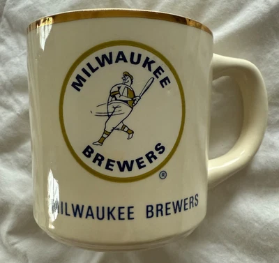 RARE! VINTAGE! MILWAUKEE BREWERS COFFEE MUG! - Image 1 of 4