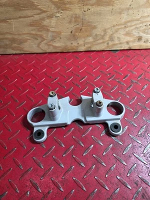 Abrazadera de barra de árbol triple superior Suzuki GS500F 2008 Foto 1 de 4