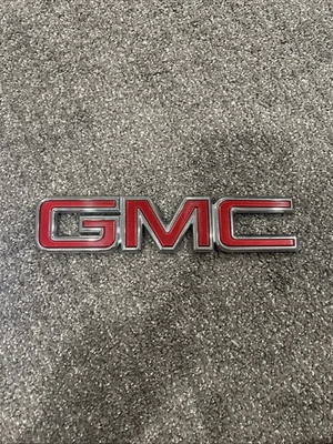 GMC Terrain 2014-21 emblema de puerta trasera OEM GM 84321763 Foto 1 de 4