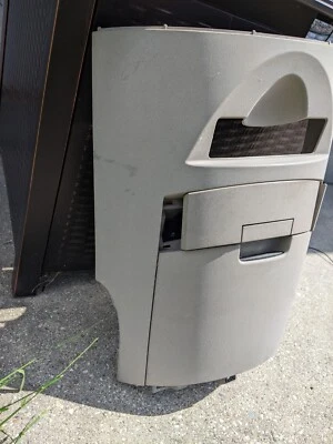 Tapicería de tablero inferior central Nissan Quest 2005 con cajón y moldura lateral del pasajero Foto 1 de 4