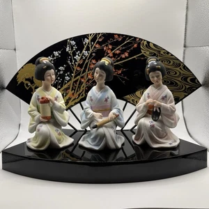 Set di tre geisha vintage Seizan donna con piattaforma palcoscenico in plastica due pezzi - Foto 1 di 7