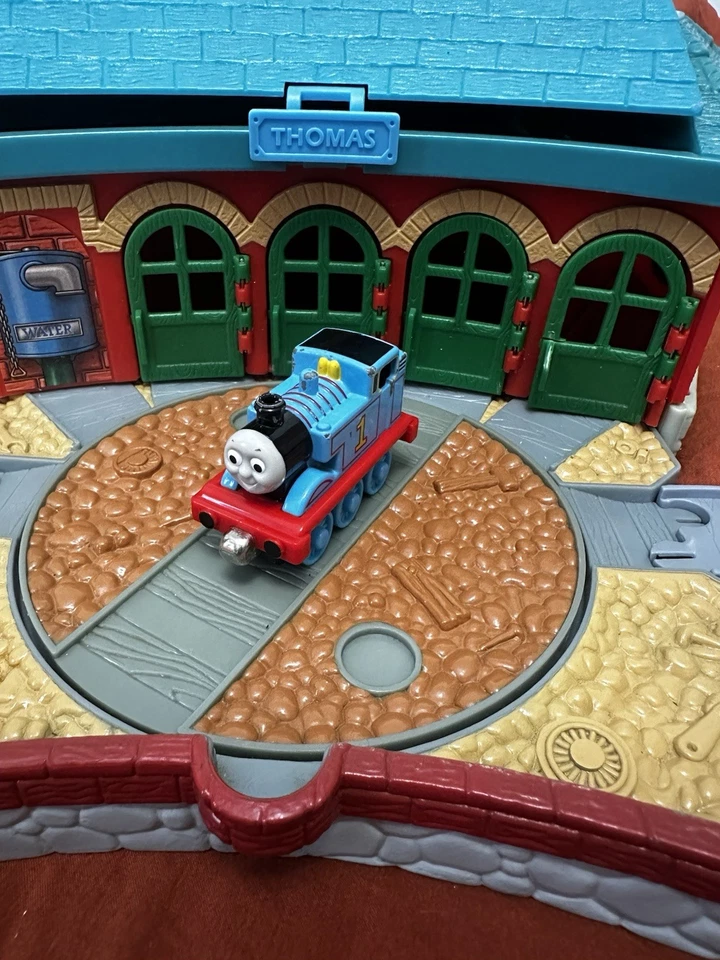 Jogo de toca-discos vintage Thomas the Tank Engine Friends + Thomas fundido - Imagem 1 de 4
