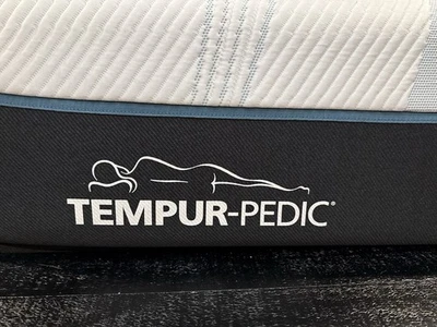 Colchón Tempur-Pedic Queen 2500$ - Nuevo en plástico Foto 1 de 3