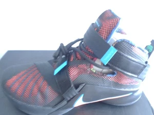 Nike Lebron Soldier IX Zapatillas Zapatos 749417n084 Reino Unido 8,5 UE 43 EE. UU. 9,5 NUEVO + CAJA - Imagen 1 de 6