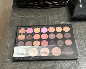 Sujetador Cosmetics Rubor Neutrals 26 Colores Sombra de Ojos/Paleta de Rubor Maquillaje Rostro NUEVO - Imagen 1 de 7