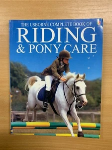1999 " The Usborne Completo Libro Sugli Equitazione & Pony Cura " L Tascabile - Picture 1 of 11