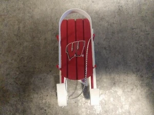TOTALMENTE NUEVO NFL WISCONSIN TEJONES TRINEO ÁRBOL DE NAVIDAD ADORNO METAL/MADERA DE ESTAÑO - Imagen 1 de 2