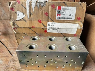 Nuevo bloque Massey Ferguson 4232217M1 (AGCO) NUEVO EN CAJA * Foto 1 de 3